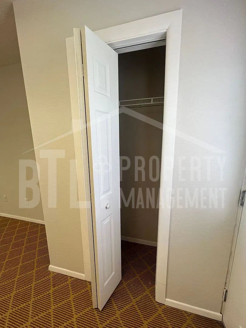Branson West Apartment: 27 Notch Shopping Center Lane