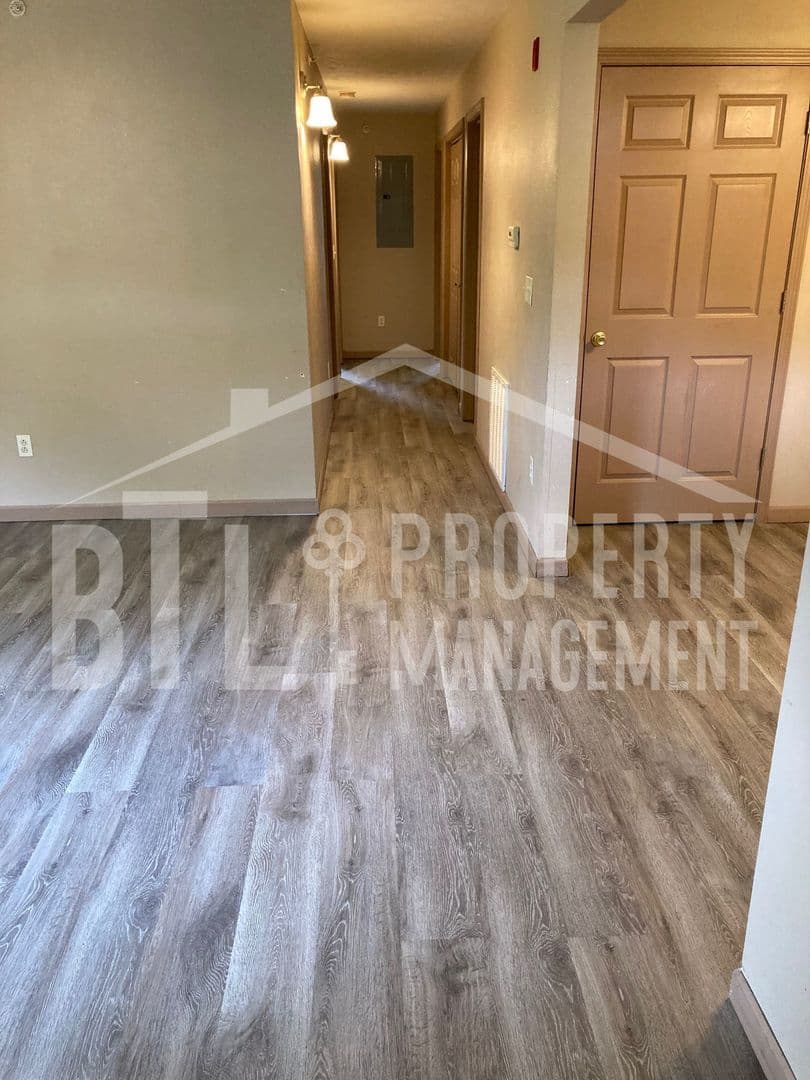 Branson Apartment: 2078 Bird Road, Building B