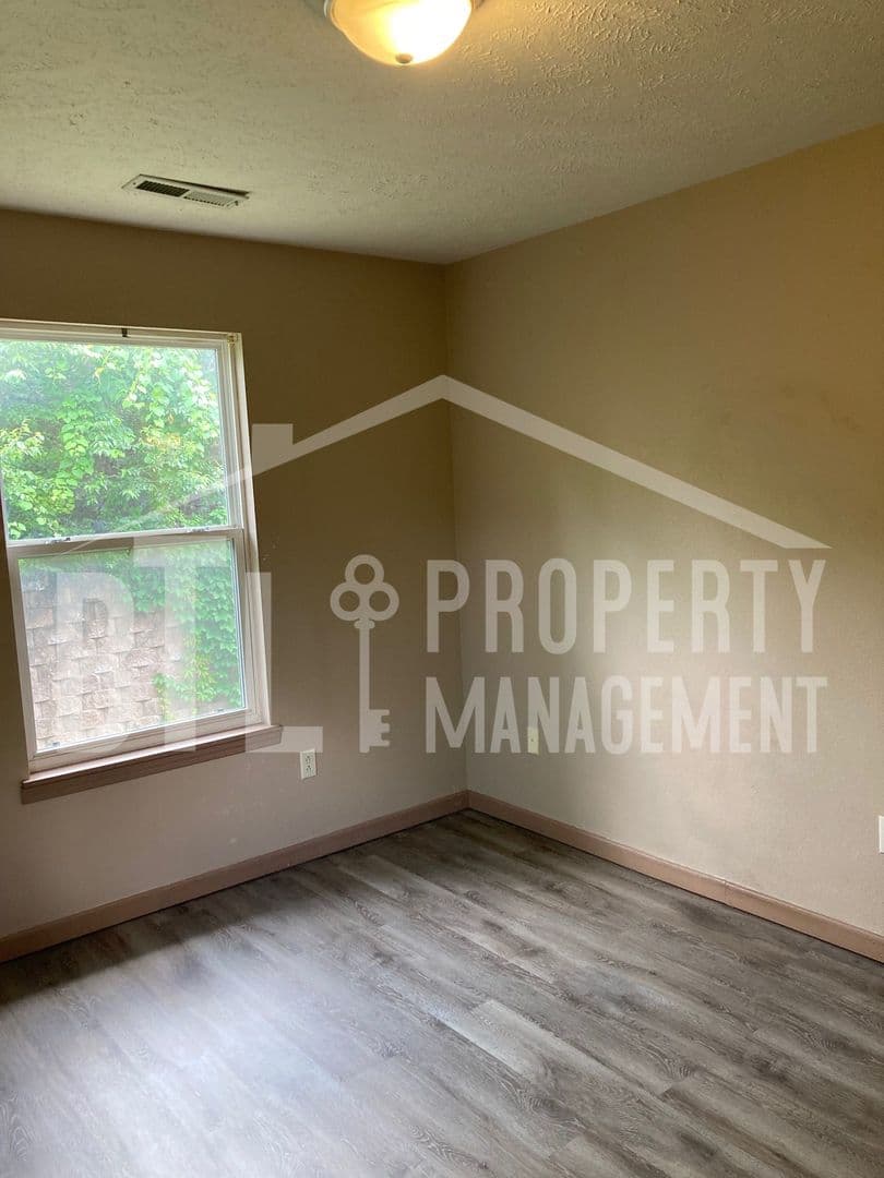 Branson Apartment: 2078 Bird Road, Building B