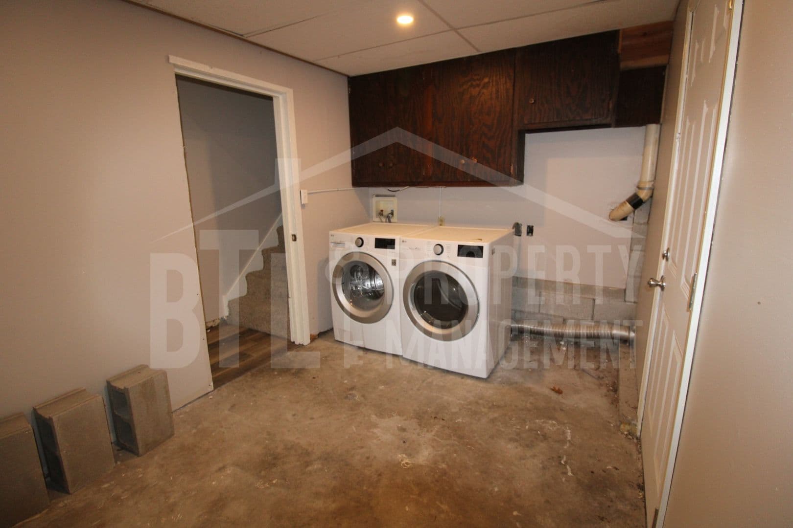 Branson House: 140 Dandelion Court