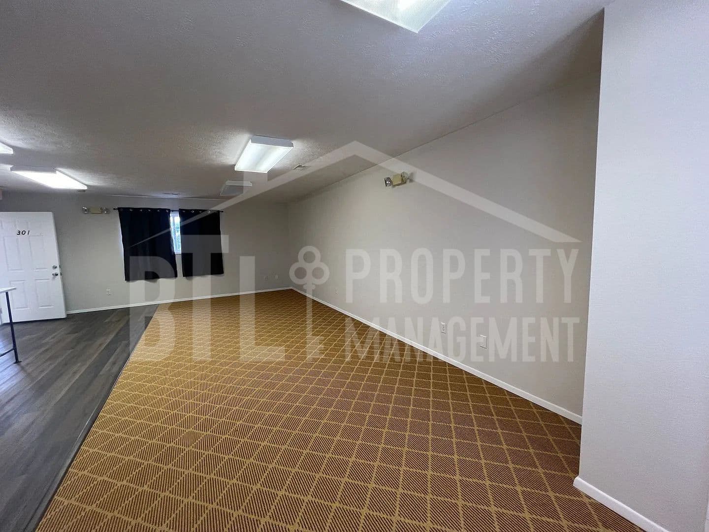Branson West Apartment: 27 Notch Shopping Center Lane