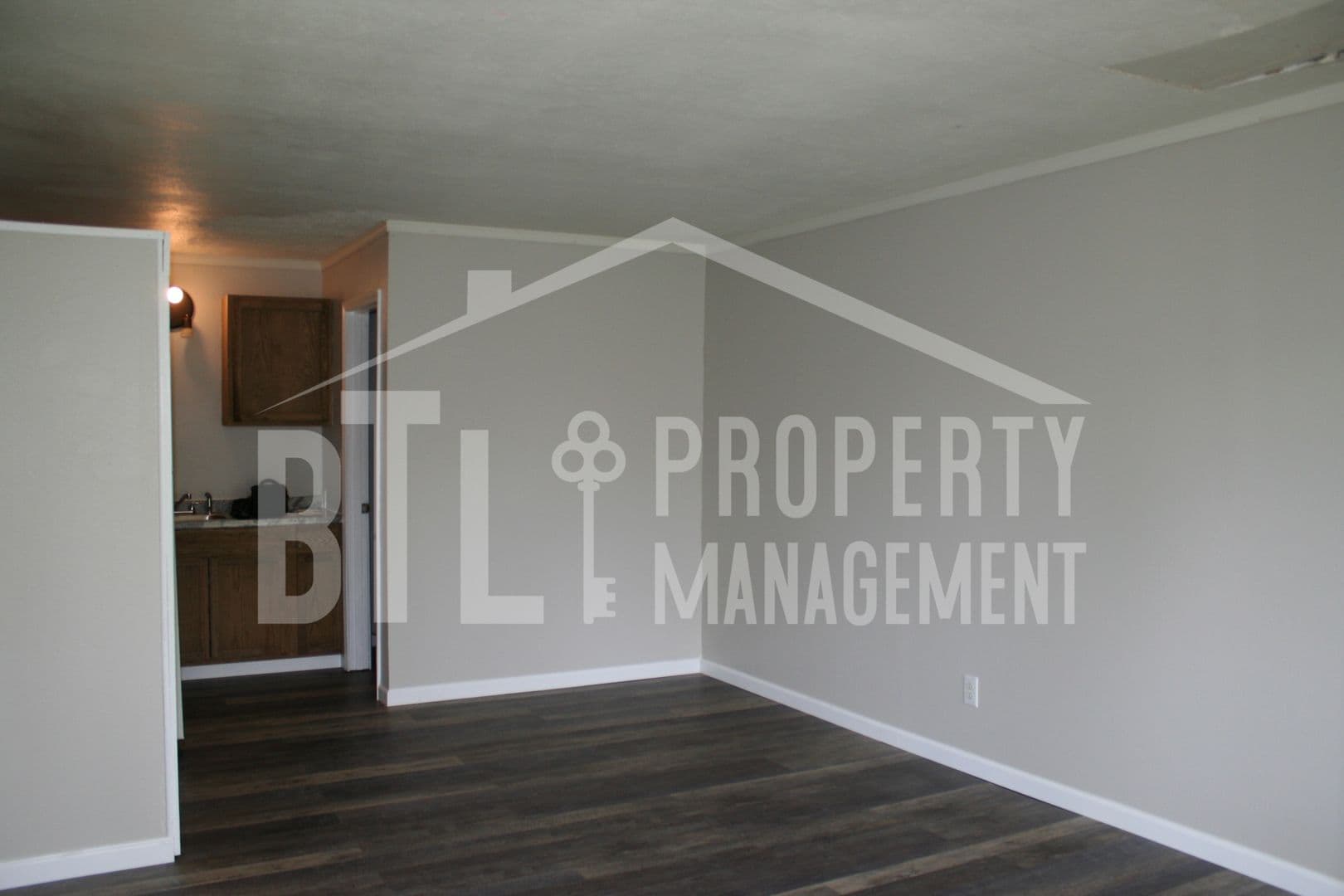 Branson Apartment: 208 S. Old County Rd