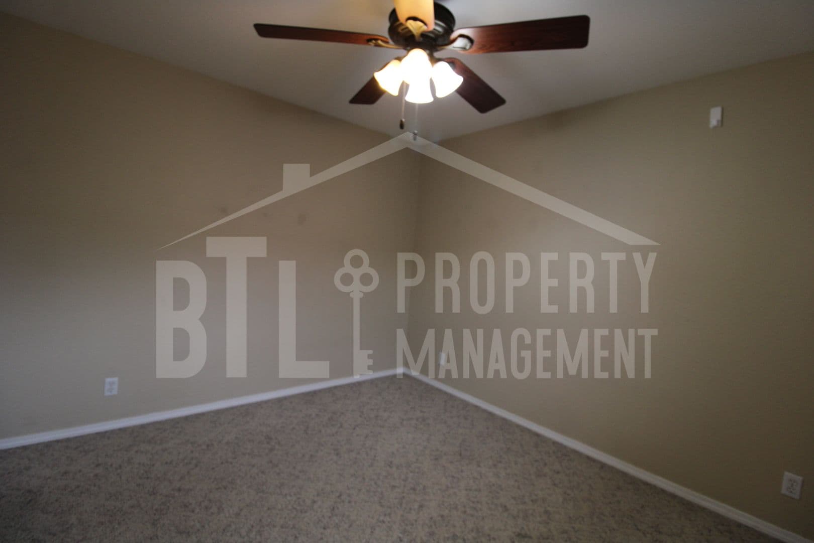 Branson House: 405 Deer Run Rd