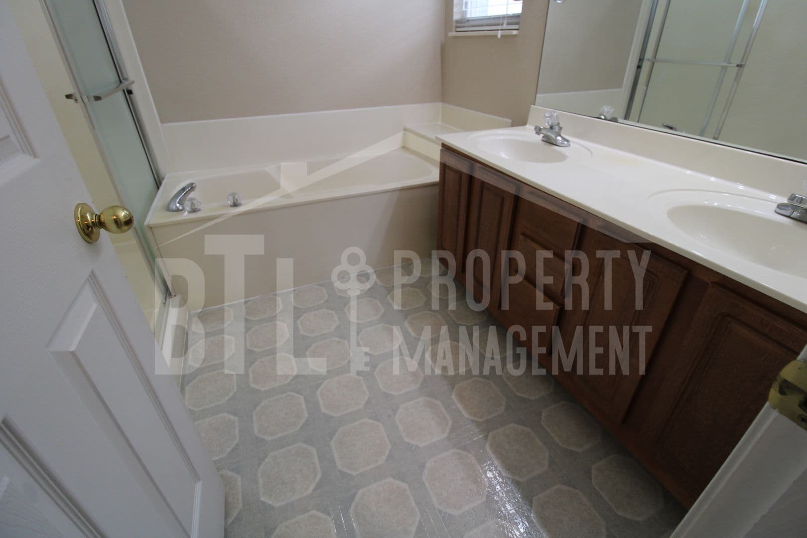 Branson House: 405 Deer Run Rd