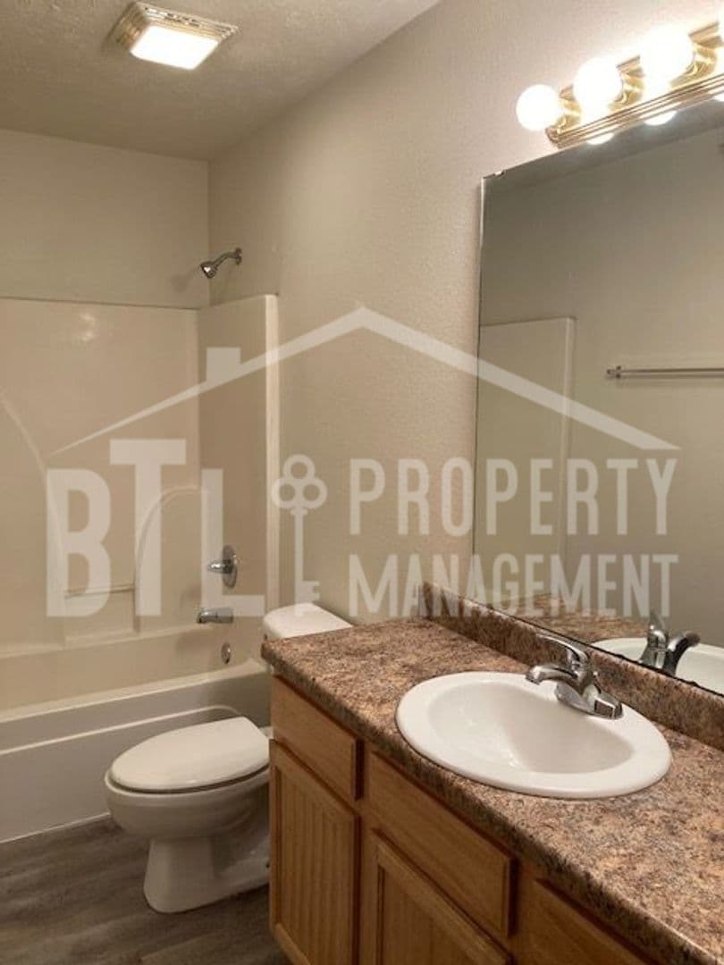 Branson Apartment: 2078 Bird Road, Building B