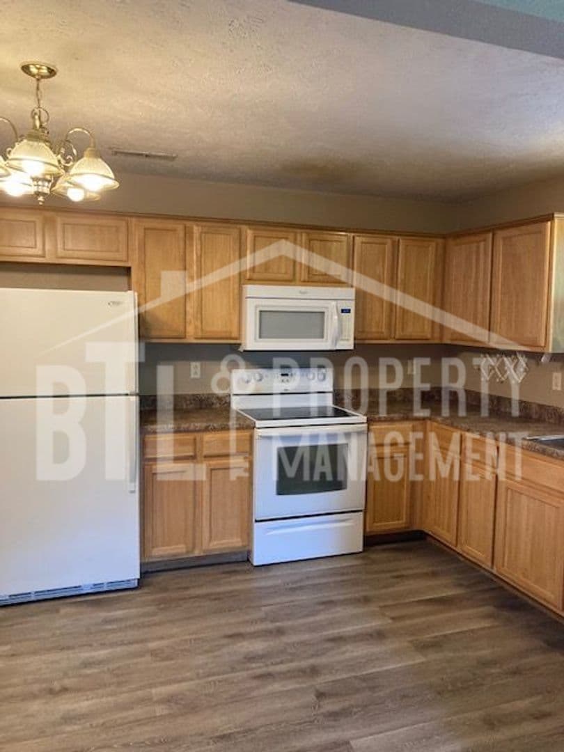 Branson Apartment: 2078 Bird Road, Building B