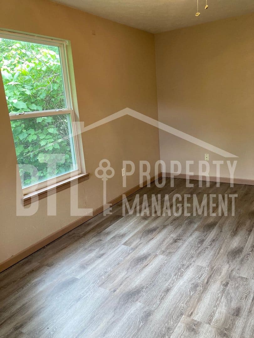 Branson Apartment: 2078 Bird Road, Building B