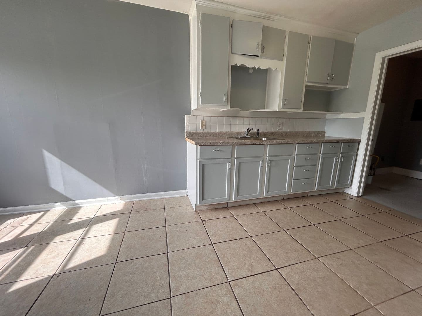Wichita Apartment: 810 N Glendale St