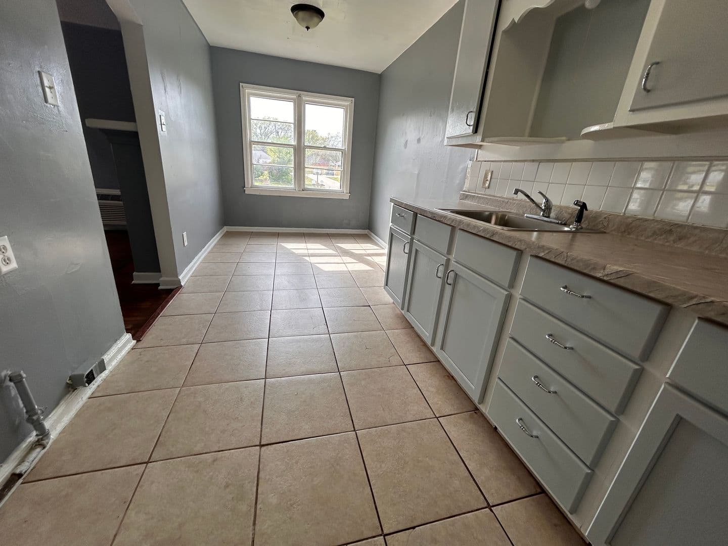 Wichita Apartment: 810 N Glendale St