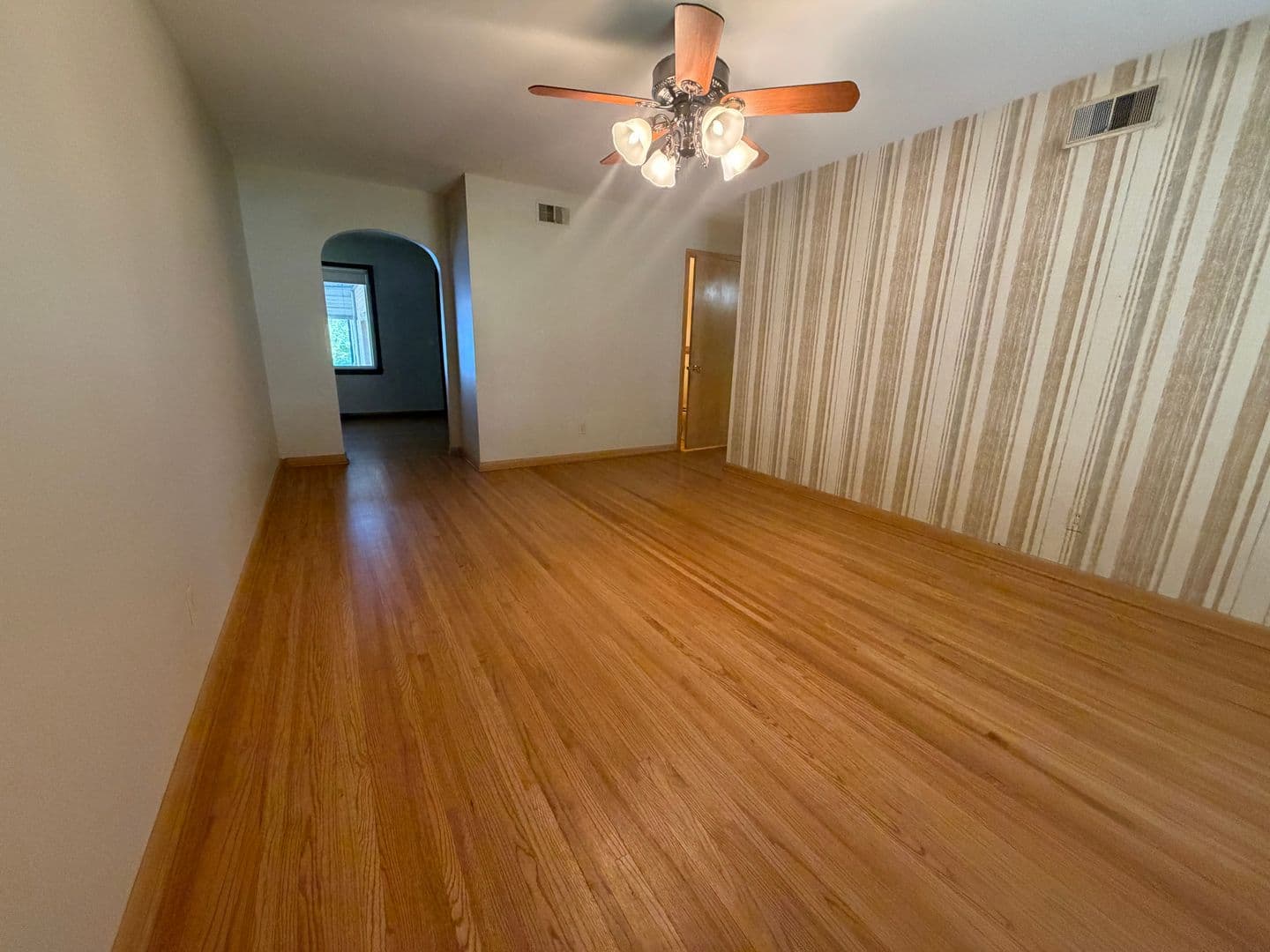Haysville House: 220 Sunset