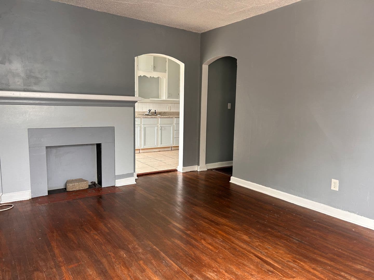 Wichita Apartment: 810 N Glendale St