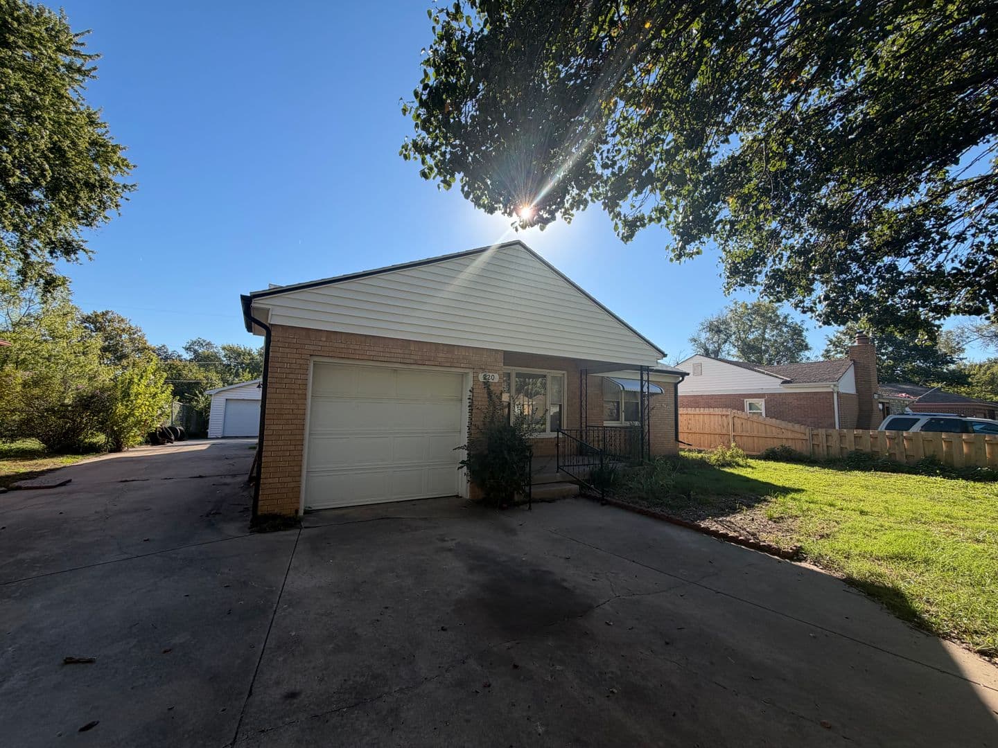 Haysville House: 220 Sunset