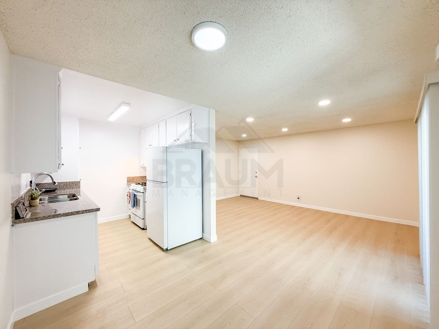 NORTH HOLLYWOOD Apartment: 11007 HARTSOOK ST