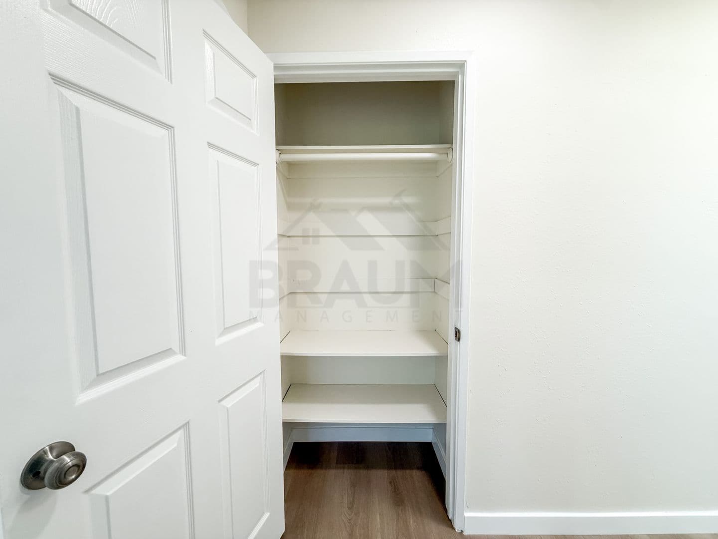 NORTH HOLLYWOOD Apartment: 11035 MOORPARK ST