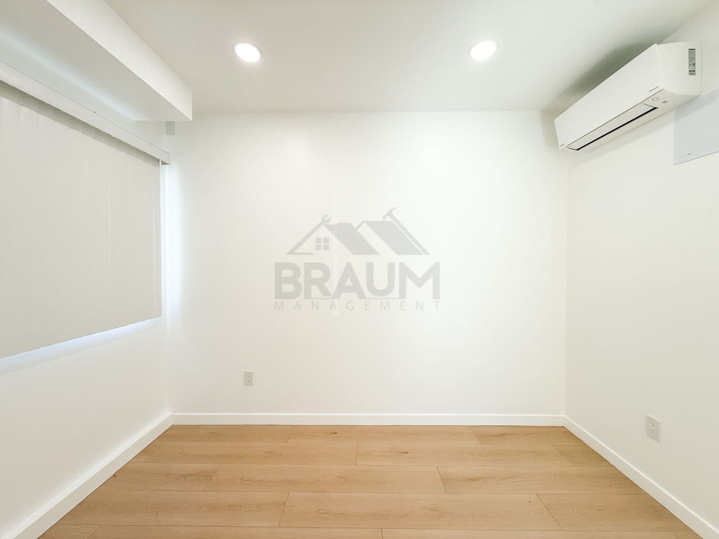 VAN NUYS Apartment: 15550 VANOWEN STREET