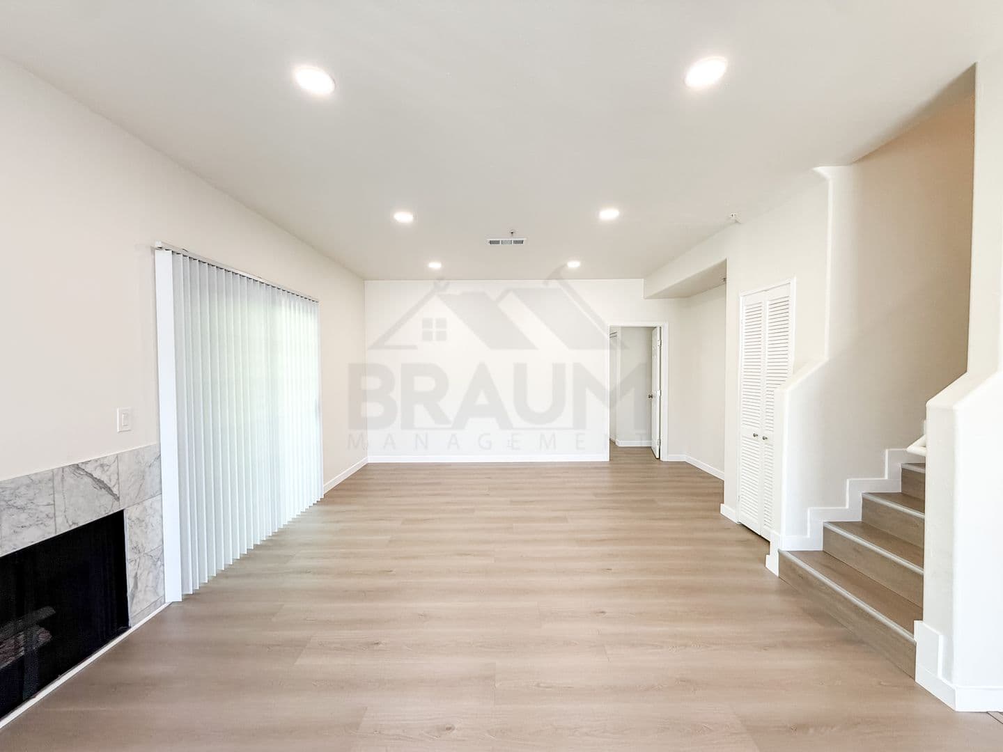 NORTH HOLLYWOOD Apartment: 11035 MOORPARK ST