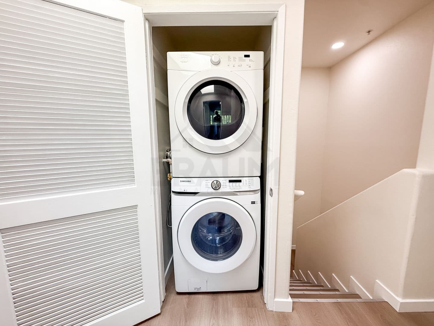 NORTH HOLLYWOOD Apartment: 11035 MOORPARK ST