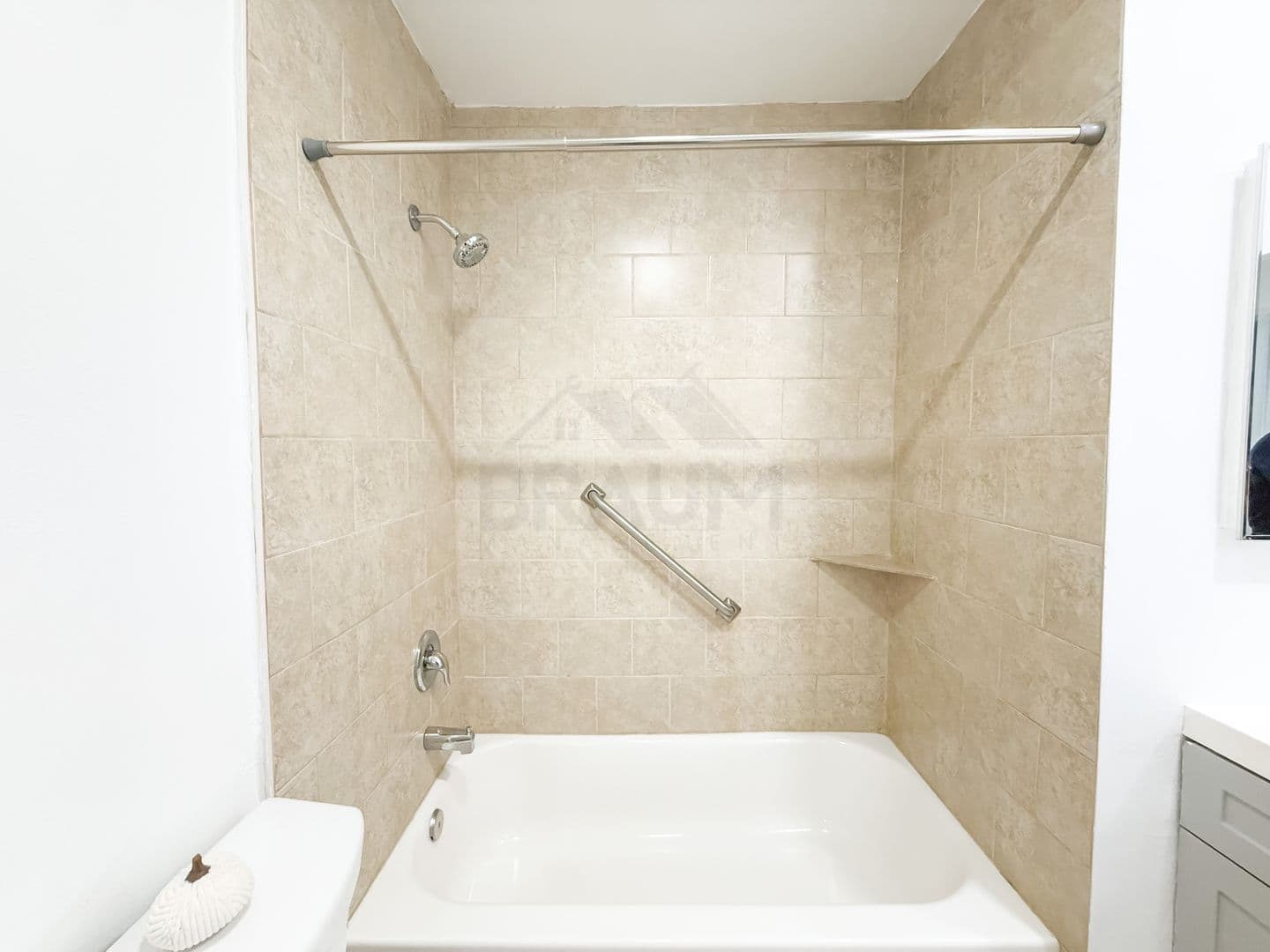 NORTH HOLLYWOOD Apartment: 6039 WHITSETT AVE.