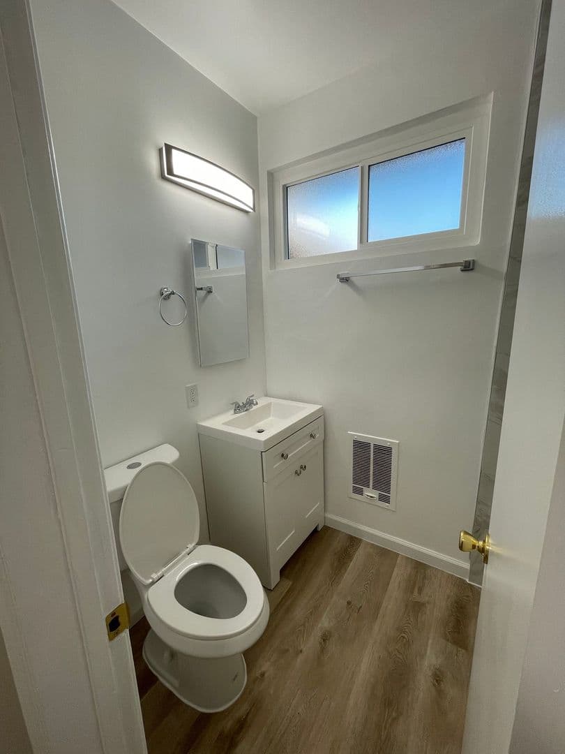 SHERMAN OAKS Apartment: 5433 SEPULVEDA BLVD.