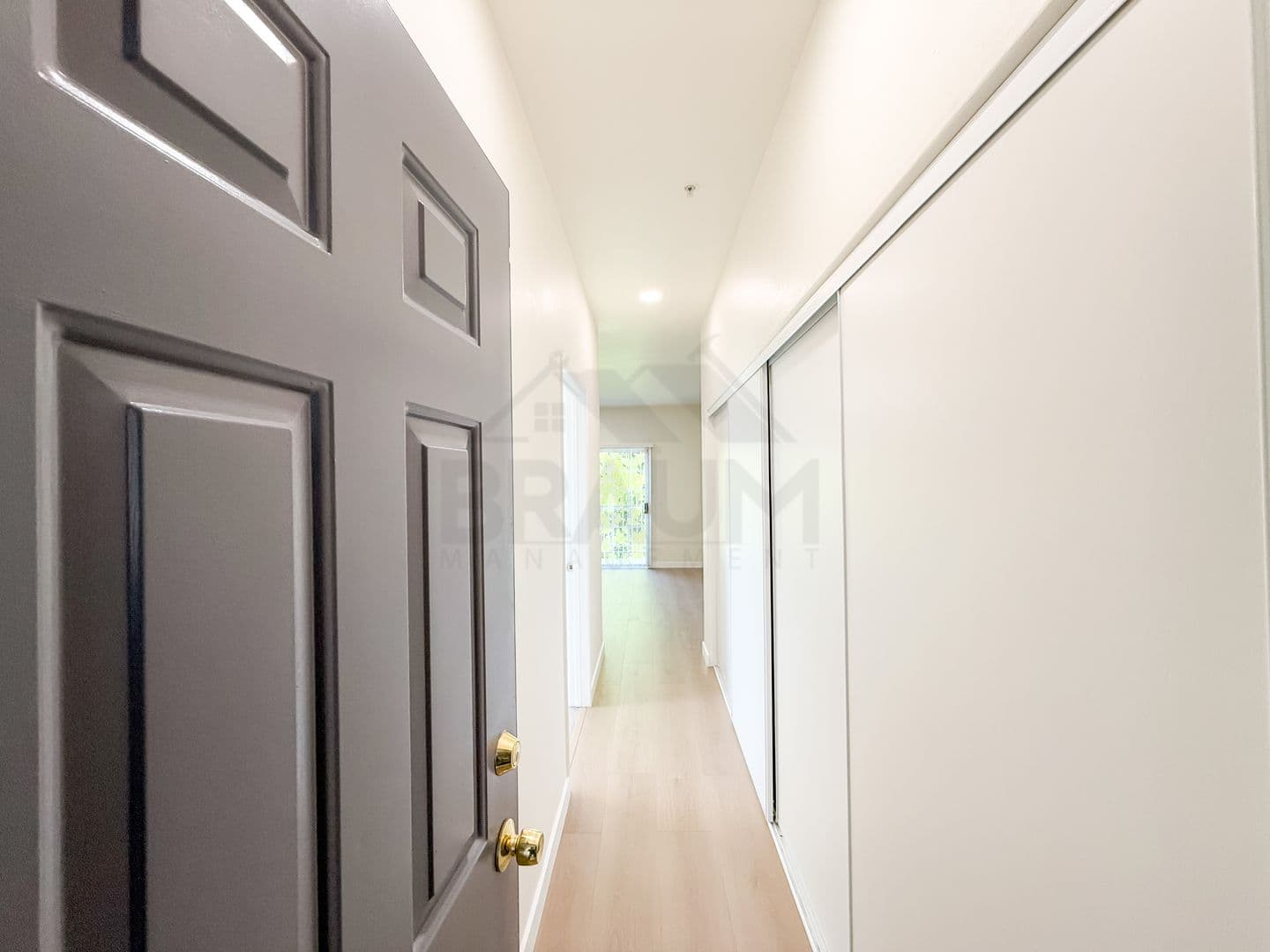 NORTH HOLLYWOOD Apartment: 11035 MOORPARK ST