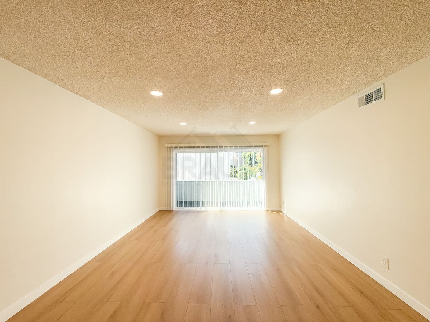 NORTH HOLLYWOOD Apartment: 6039 WHITSETT AVE.