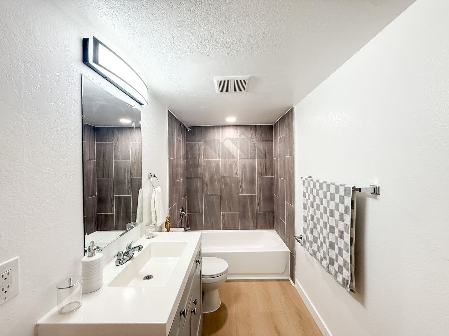 SHERMAN OAKS Apartment: 4638 TILDEN AVE
