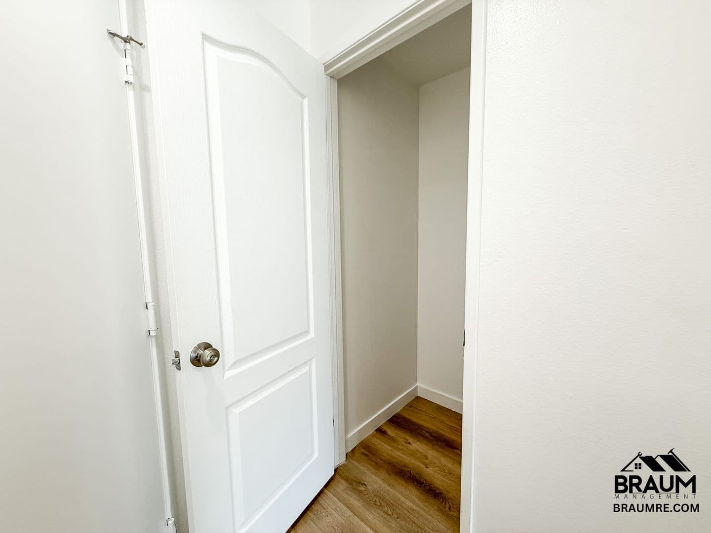WINNETKA Apartment: 7323 WINNETKA AVENUE