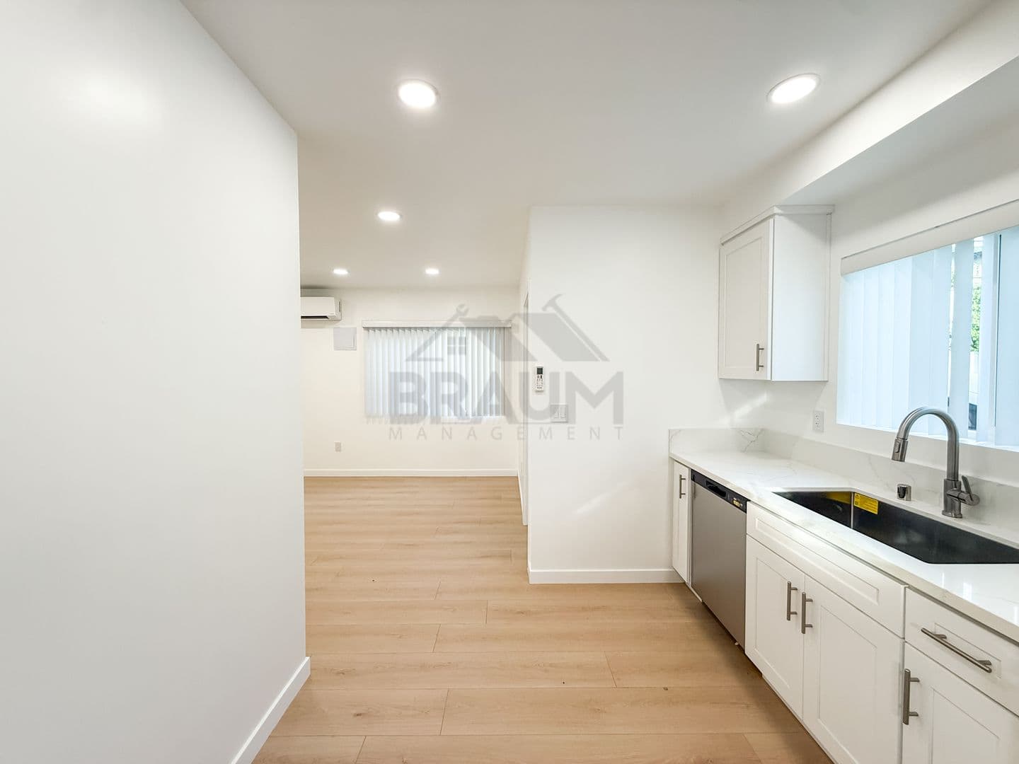 VAN NUYS Apartment: 15546 VANOWEN STREET