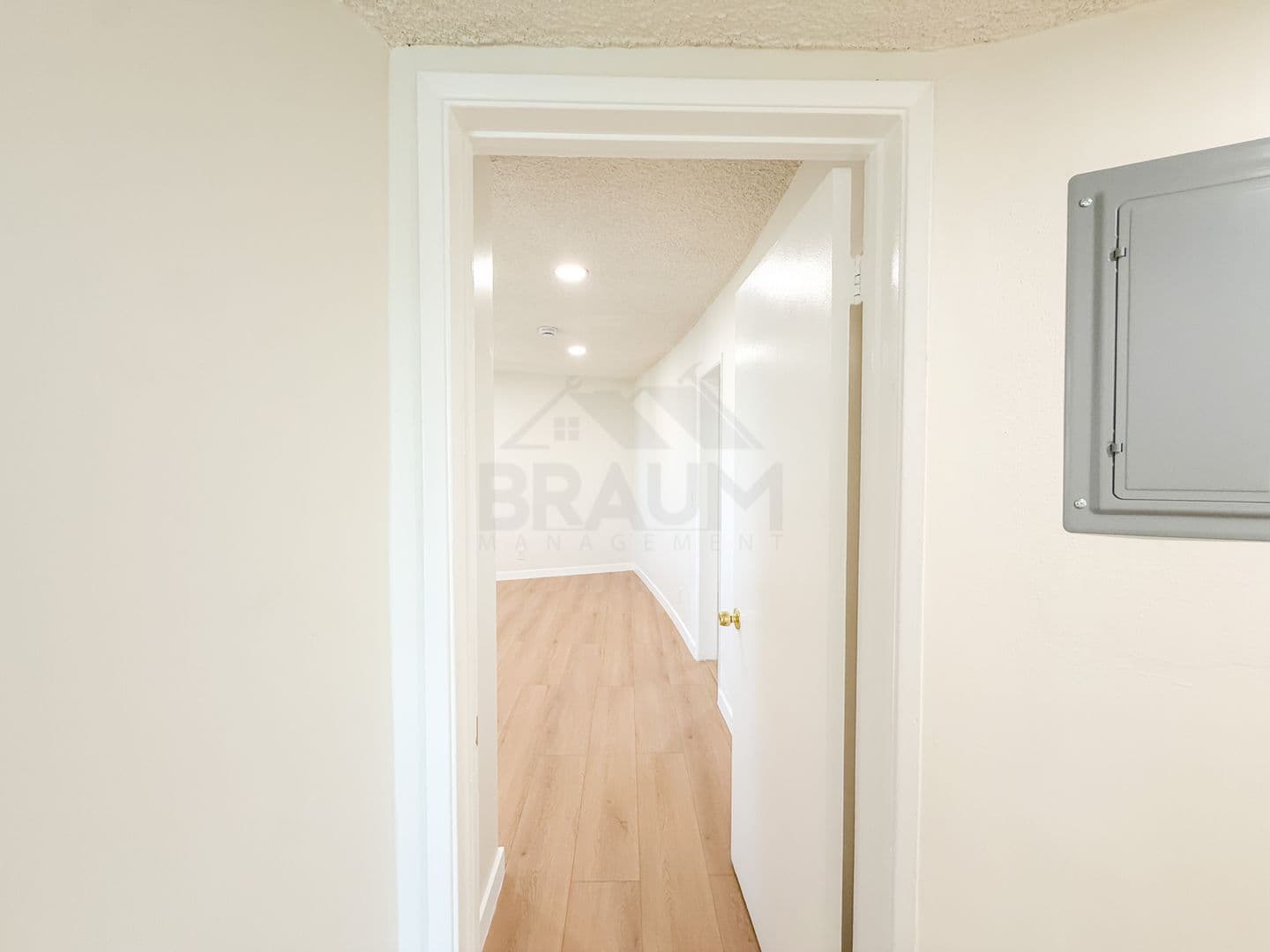 NORTH HOLLYWOOD Apartment: 6039 WHITSETT AVE.