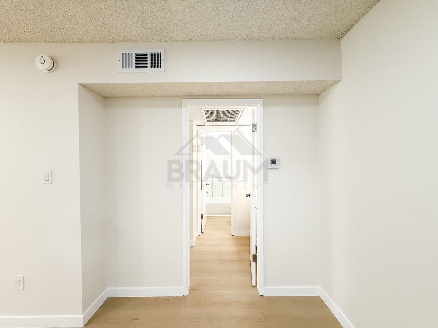 SHERMAN OAKS Apartment: 5461 KESTER AVE