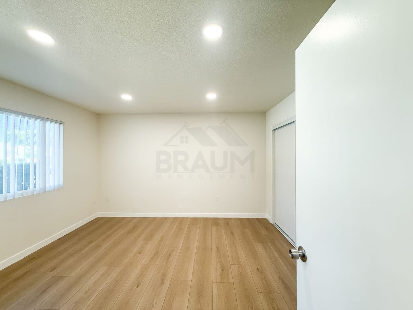 SHERMAN OAKS Apartment: 5461 KESTER AVE