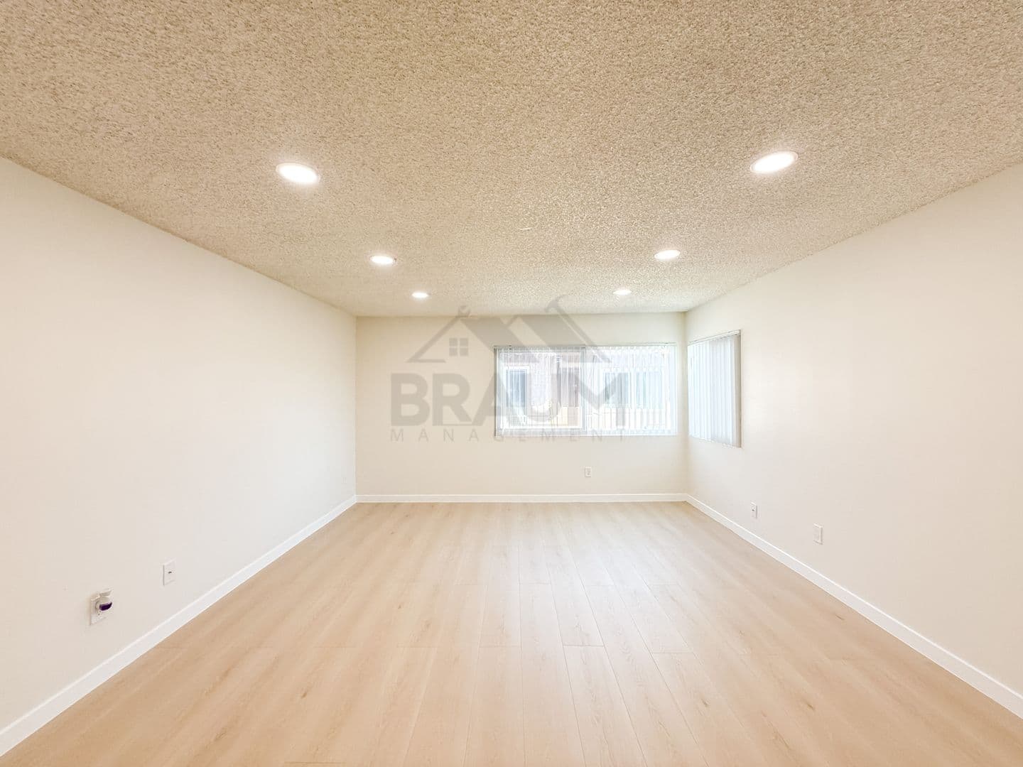 SHERMAN OAKS Apartment: 5461 KESTER AVE