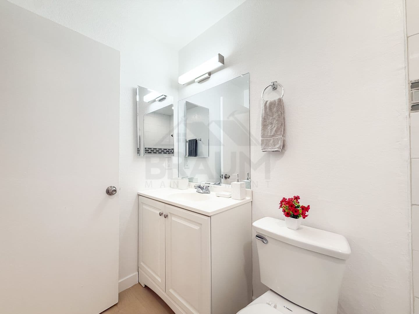 NORTH HOLLYWOOD Apartment: 11007 HARTSOOK ST