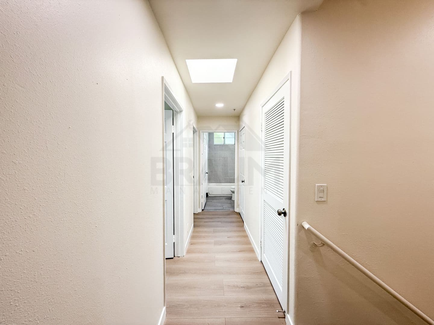 NORTH HOLLYWOOD Apartment: 11035 MOORPARK ST