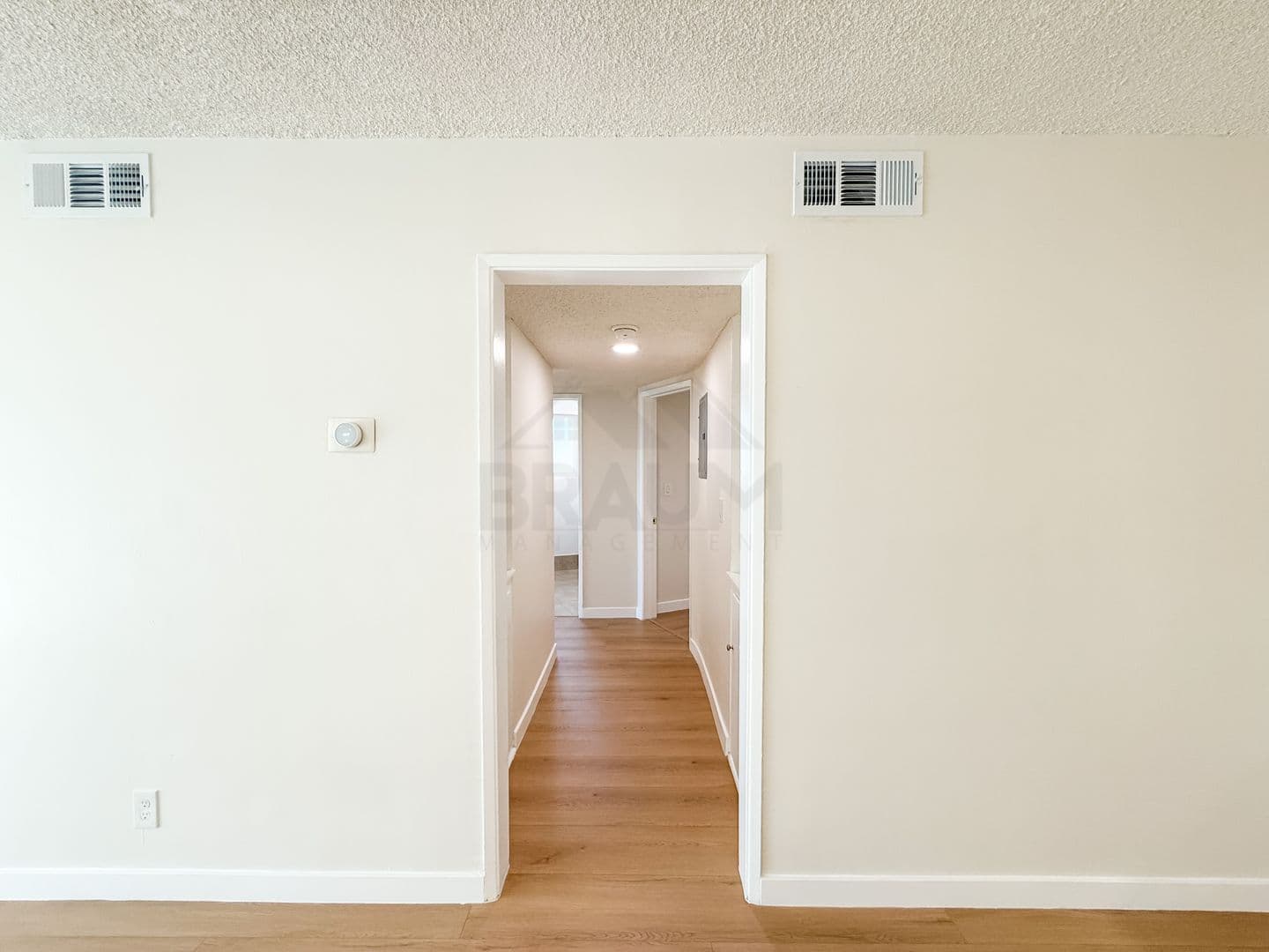 NORTH HOLLYWOOD Apartment: 6039 WHITSETT AVE.