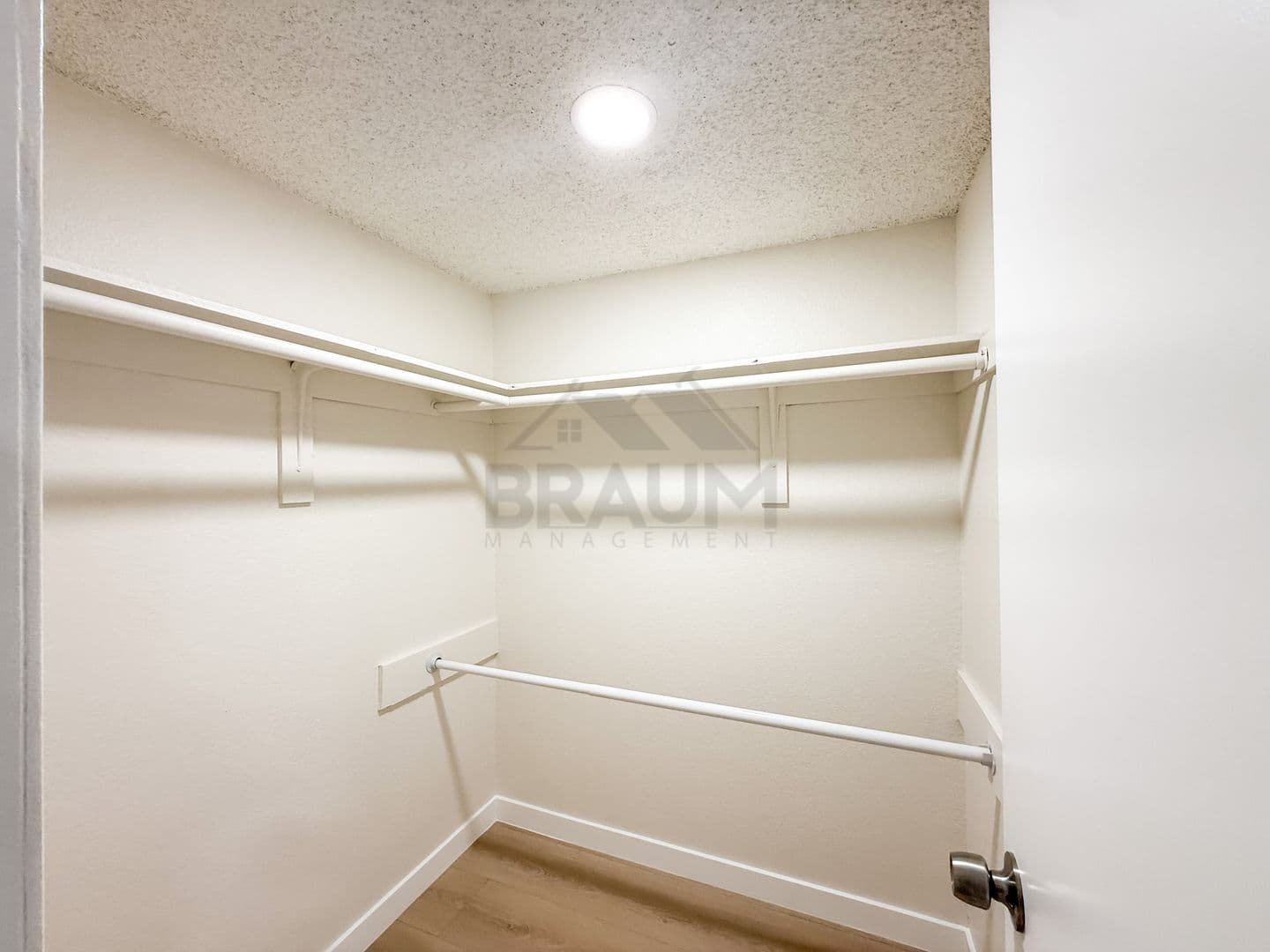 SHERMAN OAKS Apartment: 4638 TILDEN AVE