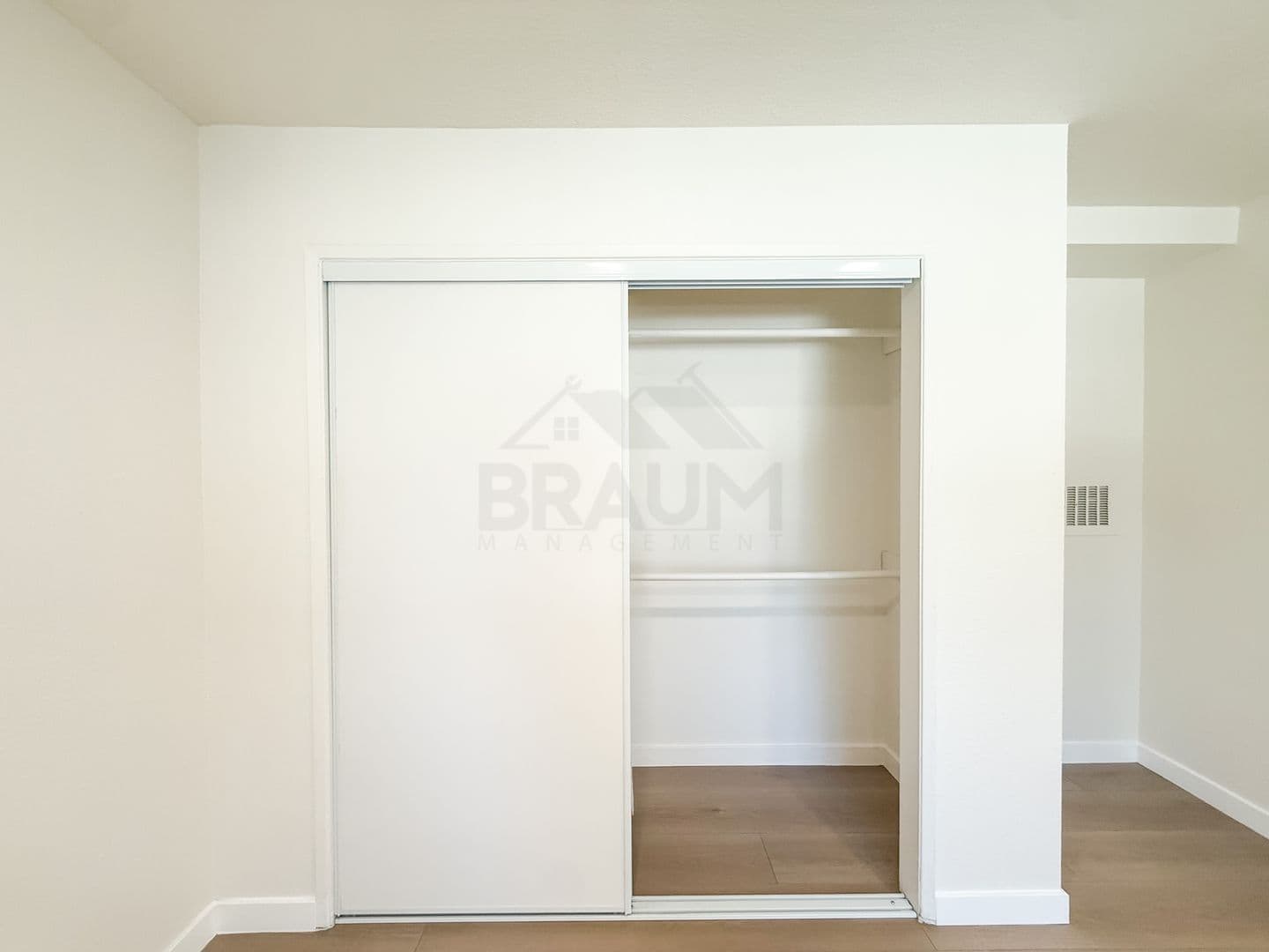 SHERMAN OAKS Apartment: 5461 KESTER AVE