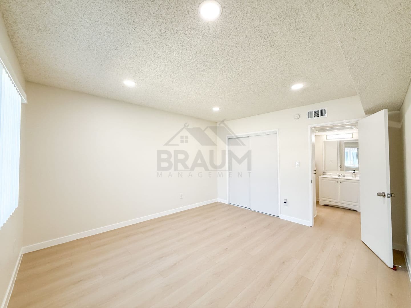 SHERMAN OAKS Apartment: 5461 KESTER AVE