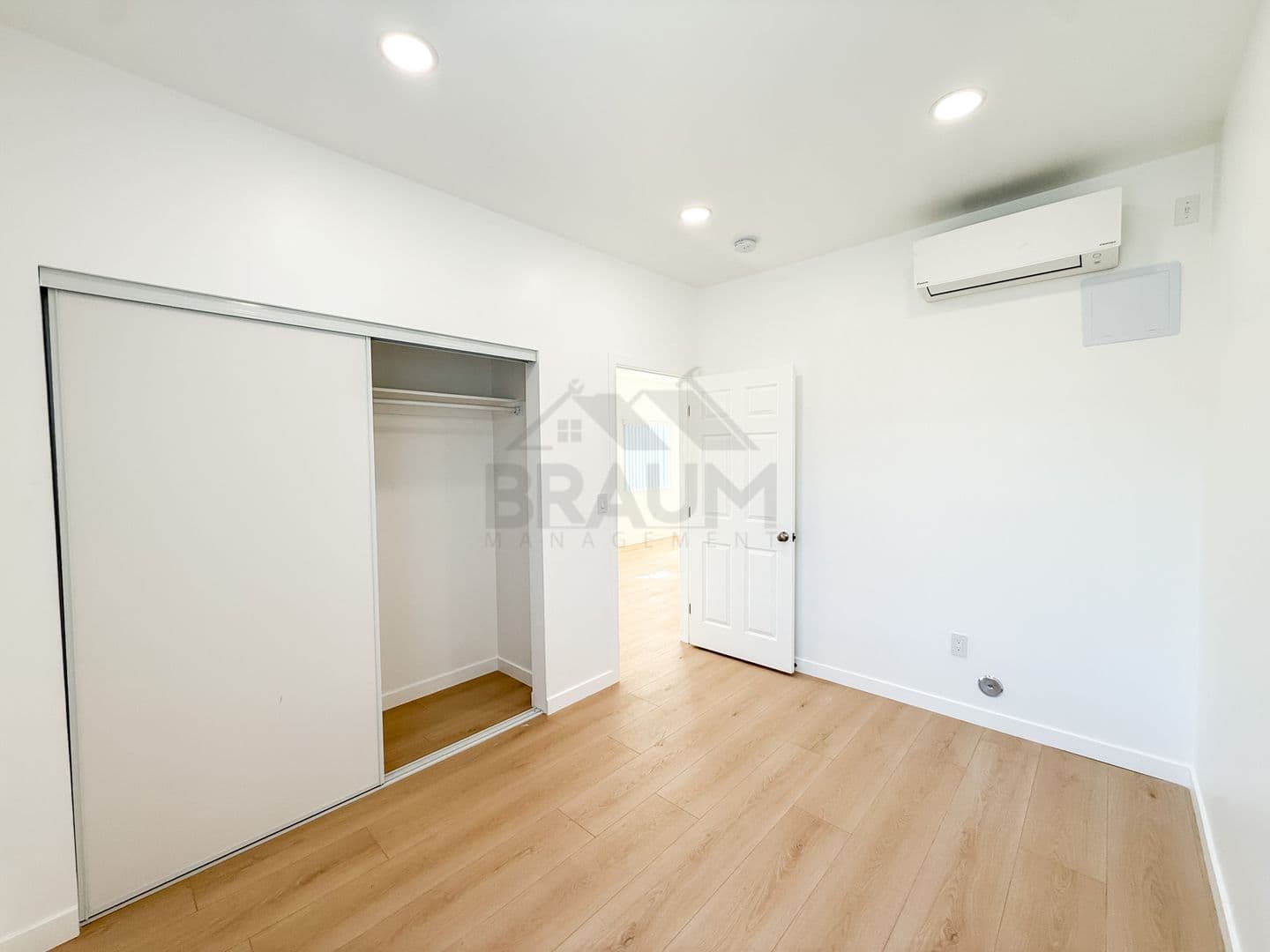 VAN NUYS Apartment: 15550 VANOWEN STREET