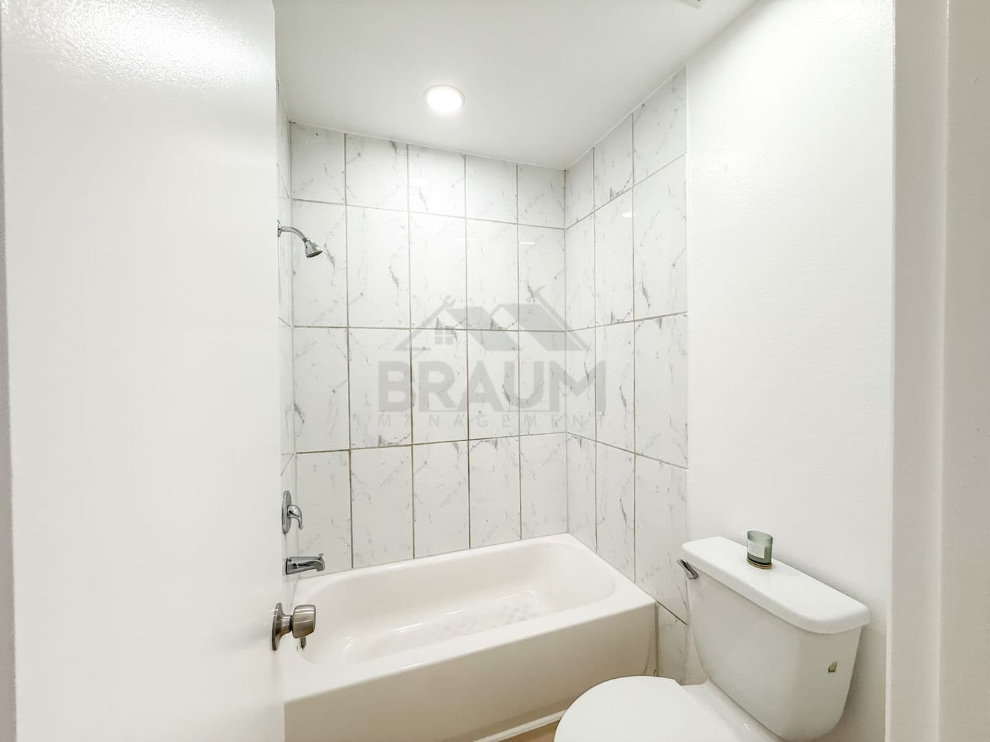 SHERMAN OAKS Apartment: 5461 KESTER AVE