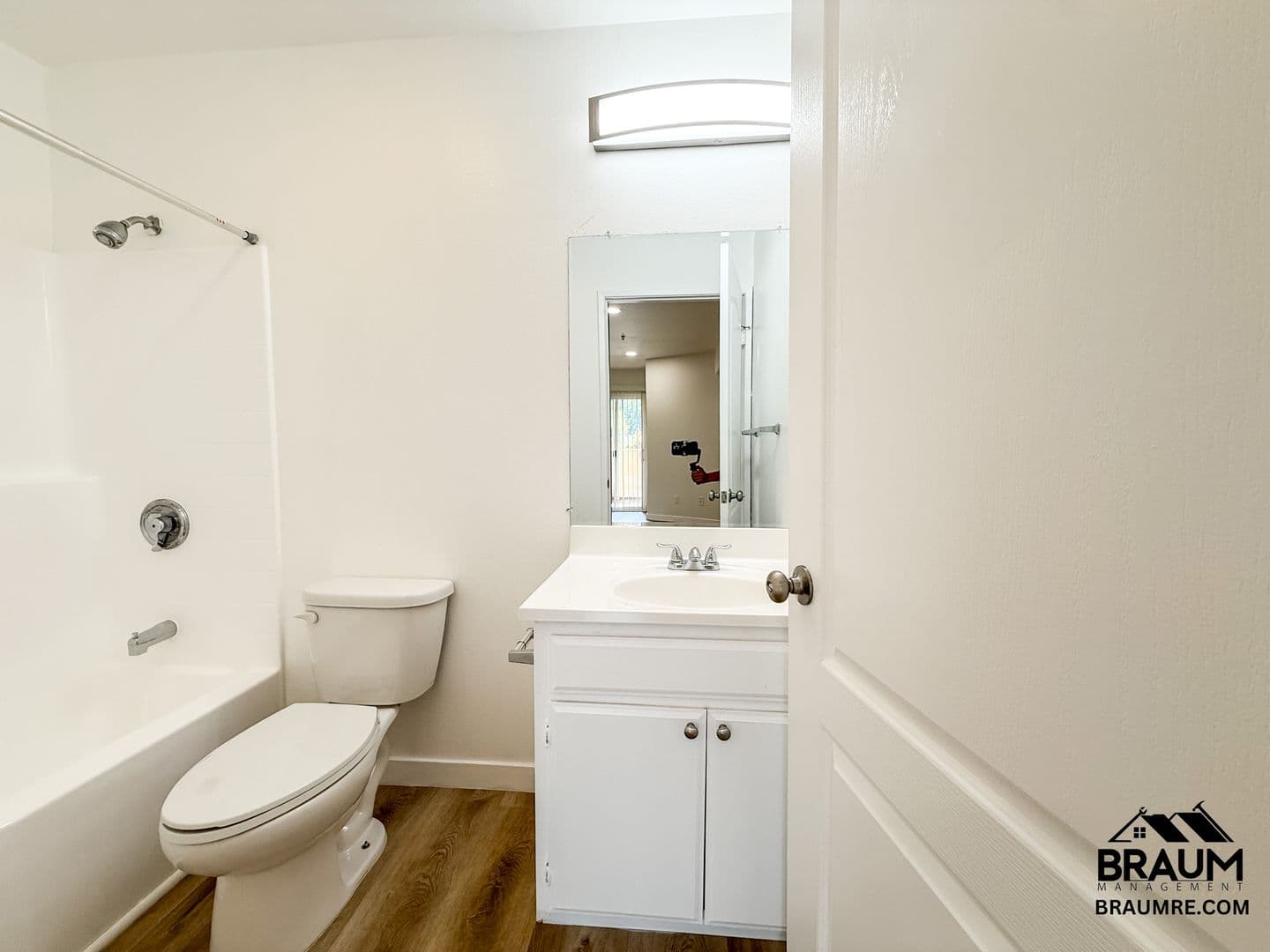 WINNETKA Apartment: 7323 WINNETKA AVENUE