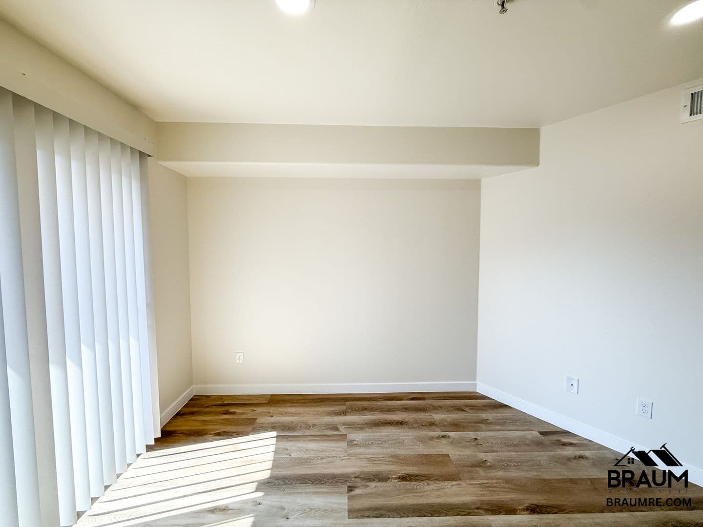 WINNETKA Apartment: 7323 WINNETKA AVENUE
