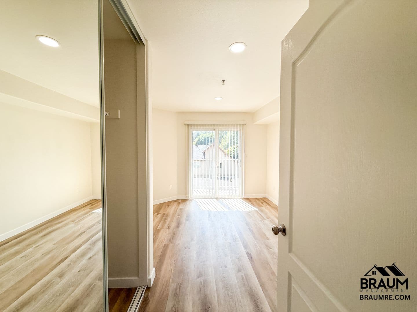 WINNETKA Apartment: 7323 WINNETKA AVENUE