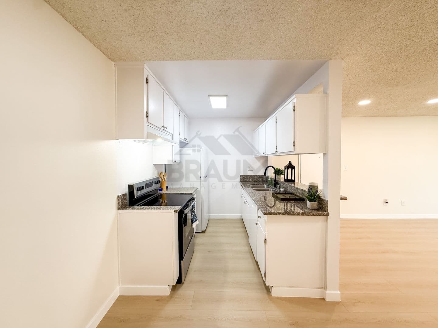 SHERMAN OAKS Apartment: 5461 KESTER AVE