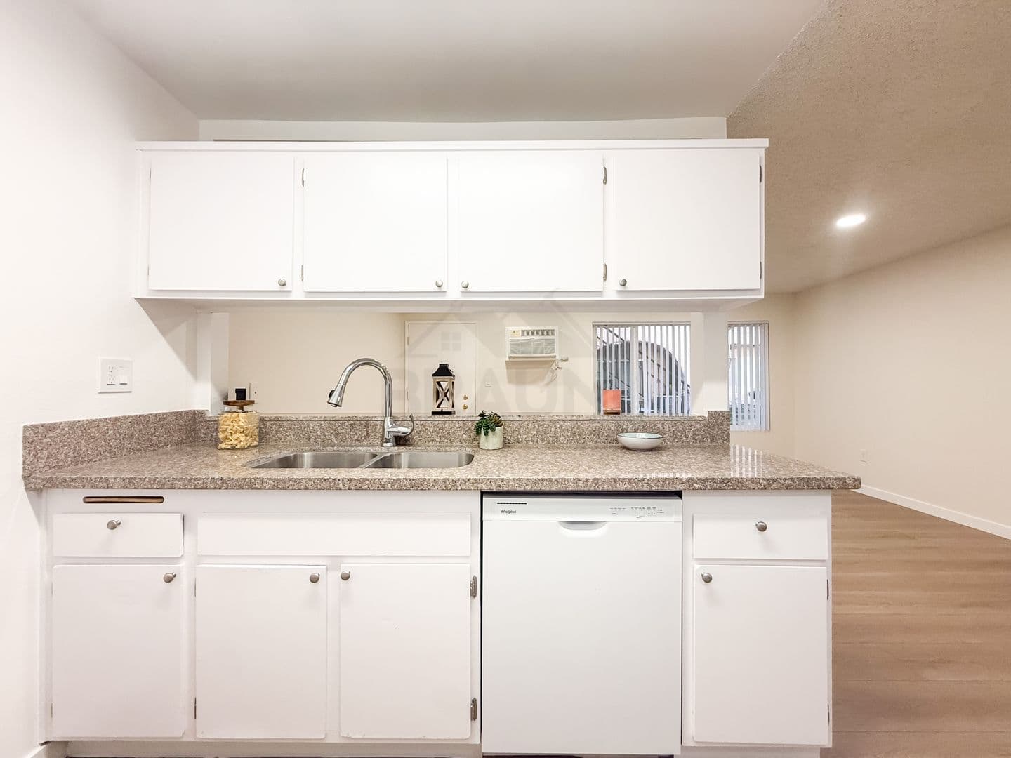SHERMAN OAKS Apartment: 5461 KESTER AVE