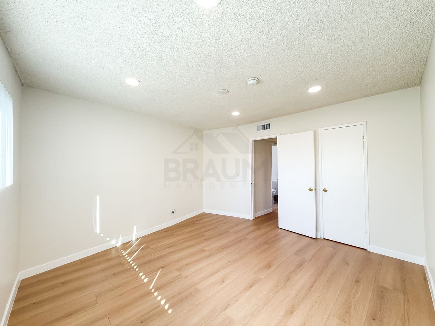 NORTH HOLLYWOOD Apartment: 6039 WHITSETT AVE.