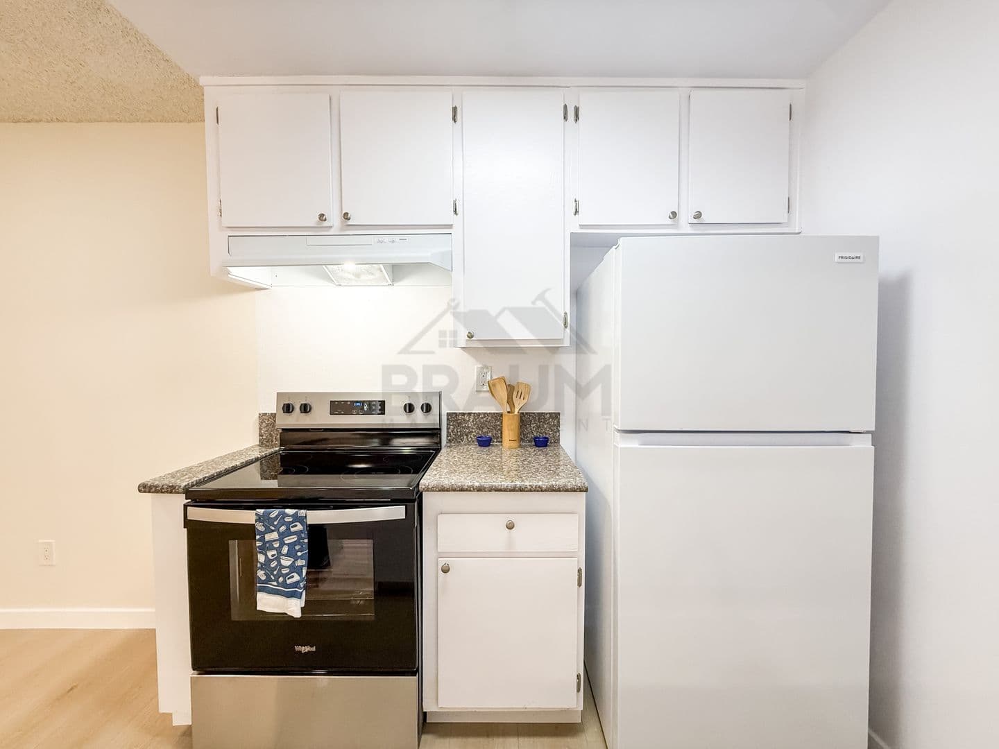 SHERMAN OAKS Apartment: 5461 KESTER AVE