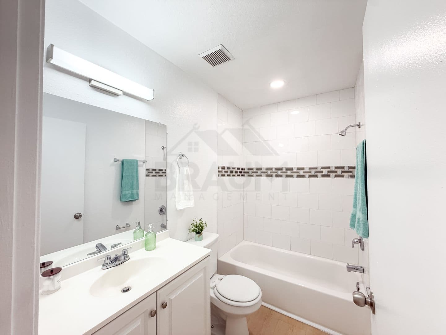 NORTH HOLLYWOOD Apartment: 11007 HARTSOOK ST