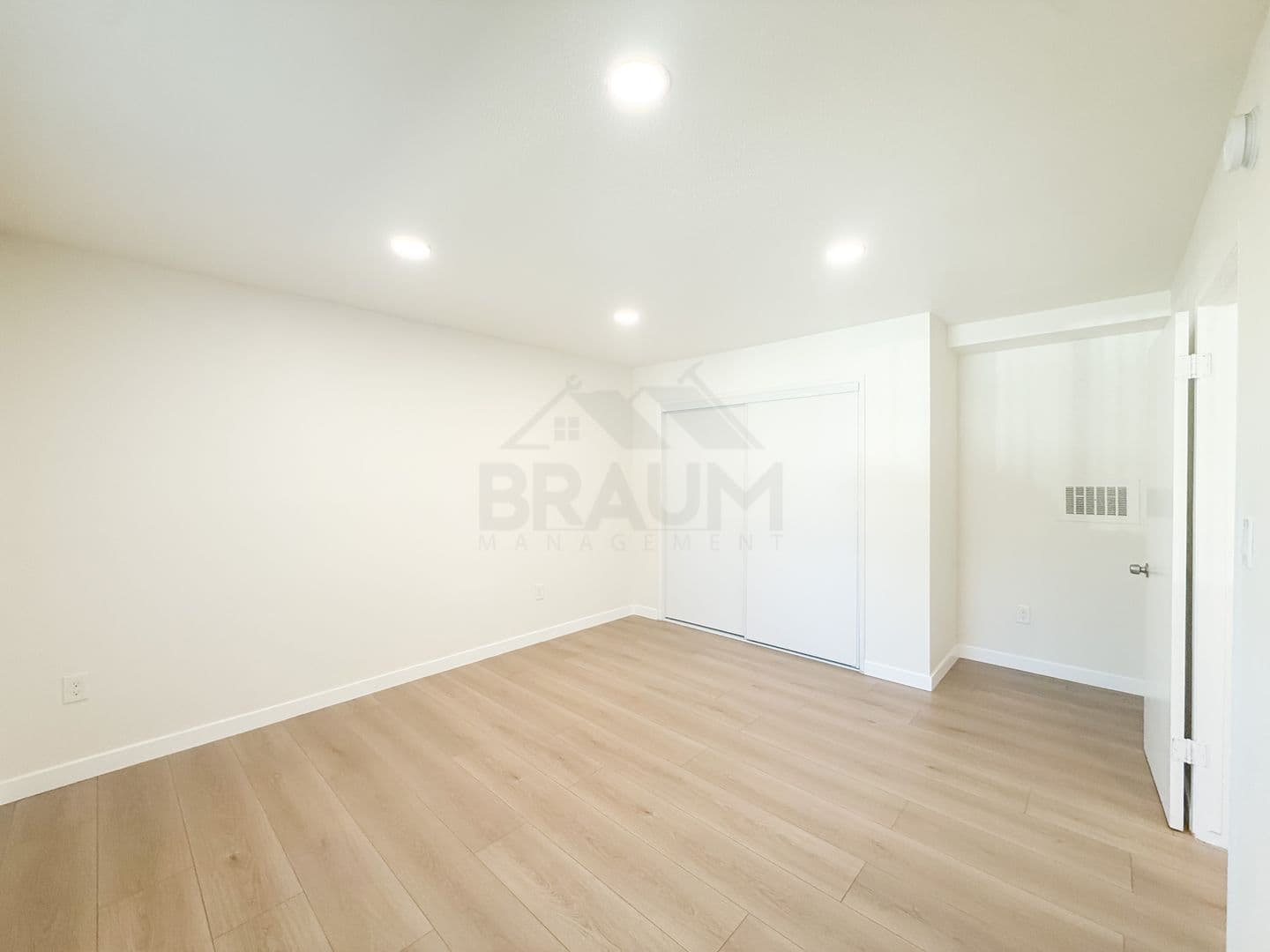 SHERMAN OAKS Apartment: 5461 KESTER AVE