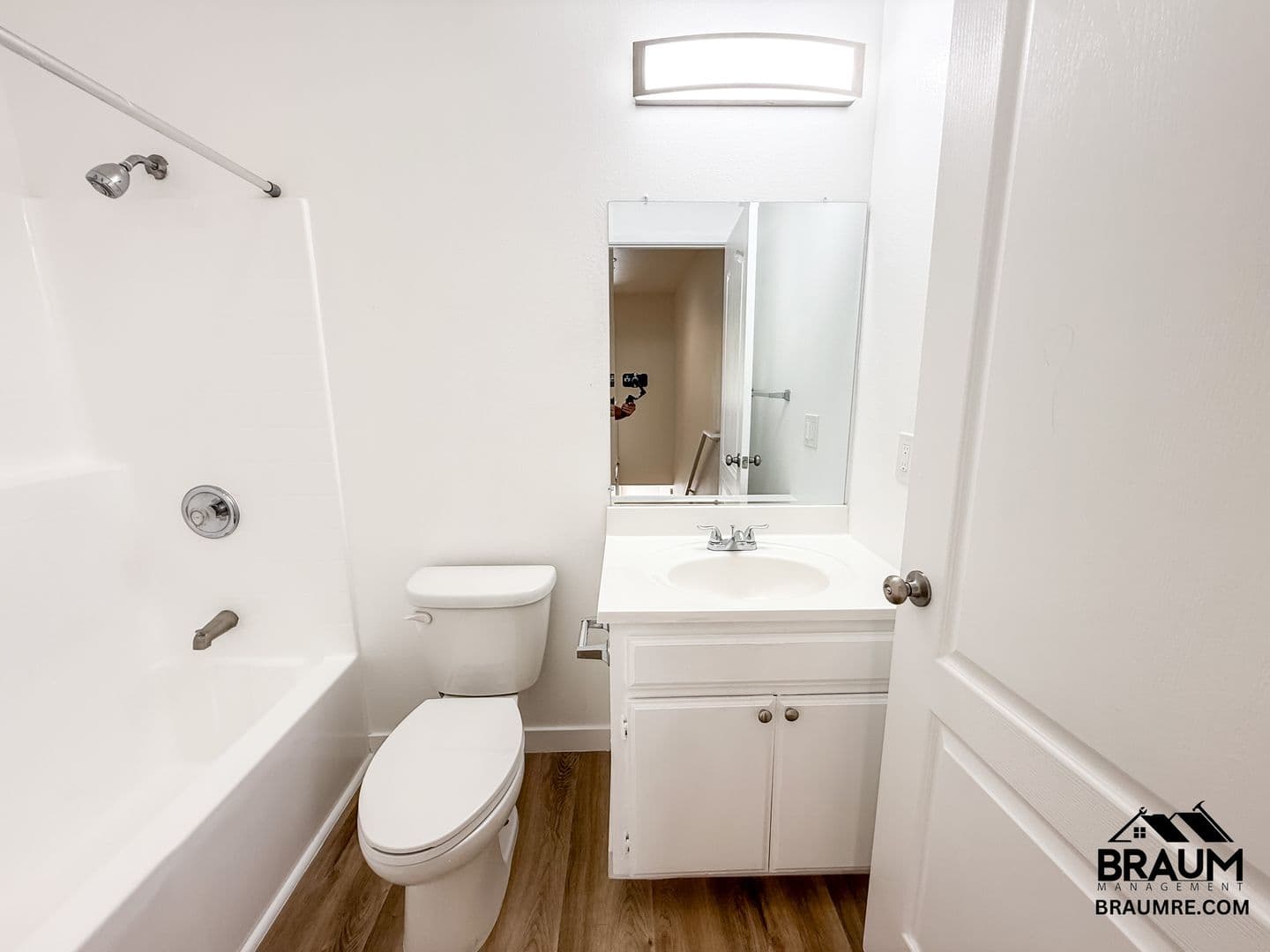 WINNETKA Apartment: 7323 WINNETKA AVENUE